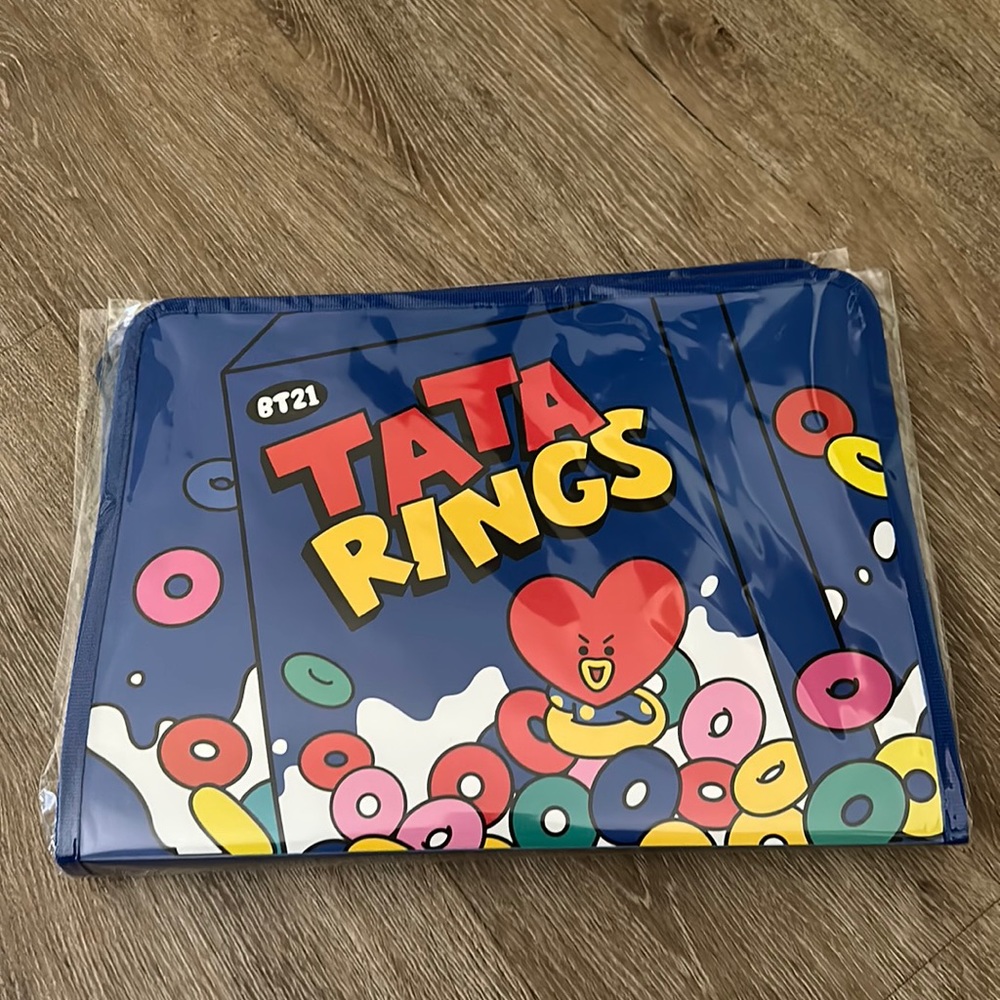 BT21 Folder w/handles.
